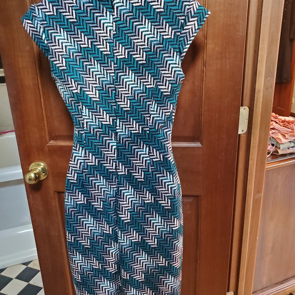 Dress - Picture 2 of 6